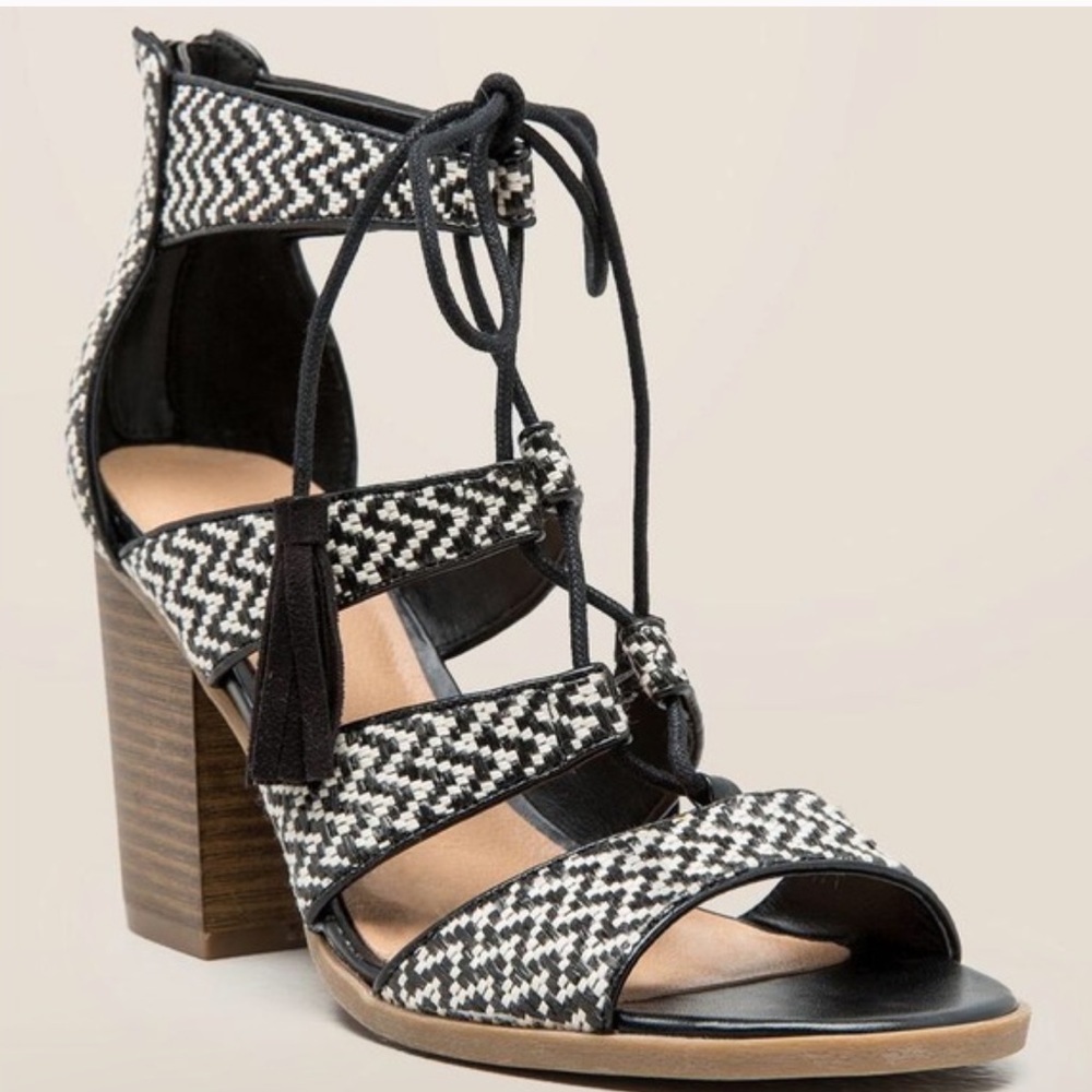 Indigo Rd. 11M Block Heel Sandals Pinks Ghillie Raffia Heel